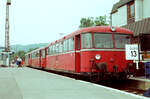 Auf Gleis 13 vom Tbinger Hauptbahnhof war das Revier der DB-Nebenbahn Tbingen-Entringen, auf der noch ber lange Zeit Uerdinger Schienenbusse unterwegs waren (24.08.1983)