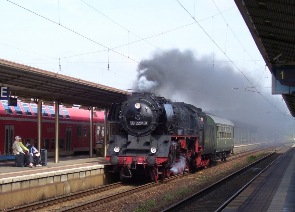 03 2204-0 Durchfahrt im Bhf Naumburg/Saale Hbf am 5.9.2008