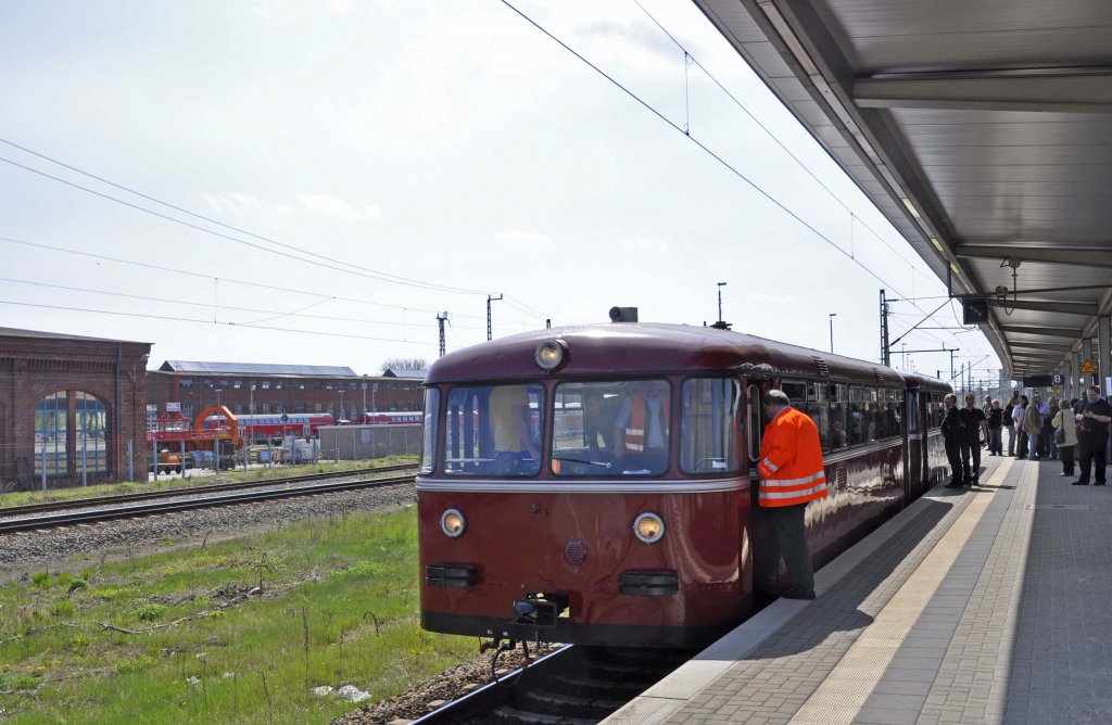 05.05.2013 Bf Wittenberge ; die VT-95-Sonderfahrt der BEF zum Historischen Lokschuppen ist planmig eingetroffen.