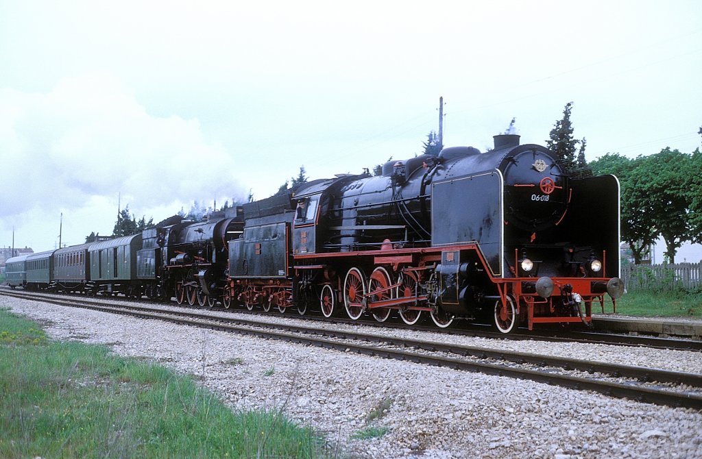   06 018 + 03 002  Vodnjan  01.05.89