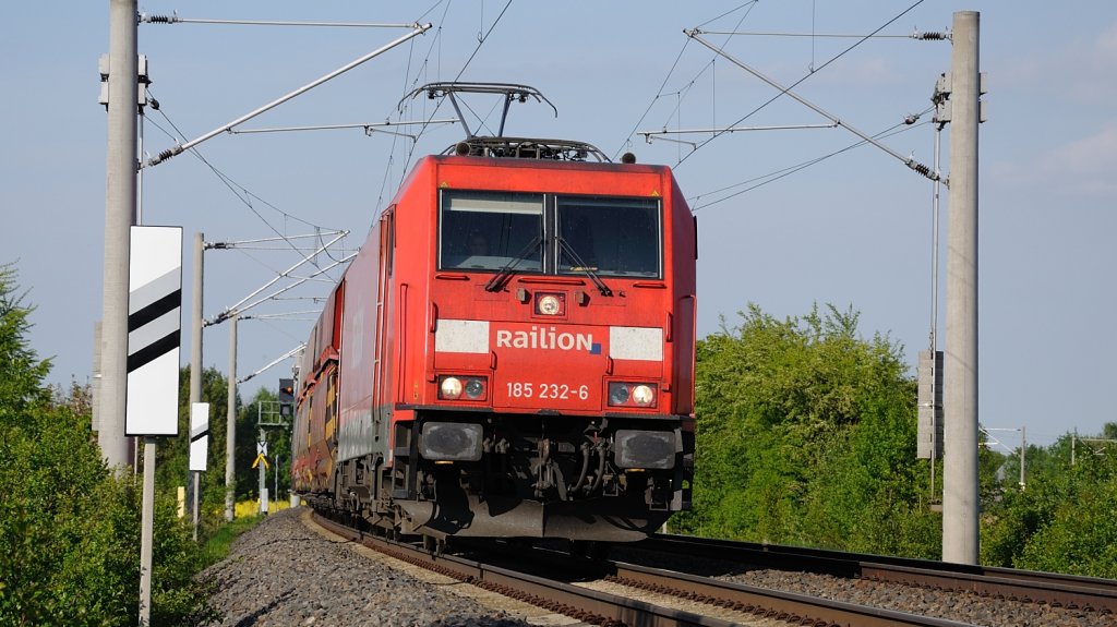 08.05.2011 BR 185 schleppt polnische Steinkohle durchs Vogtland.