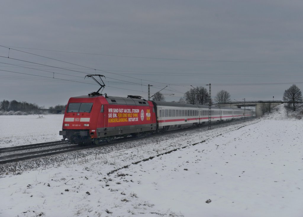 101 001 mit IC 2024 am 20.02.2013 bei Plattling.