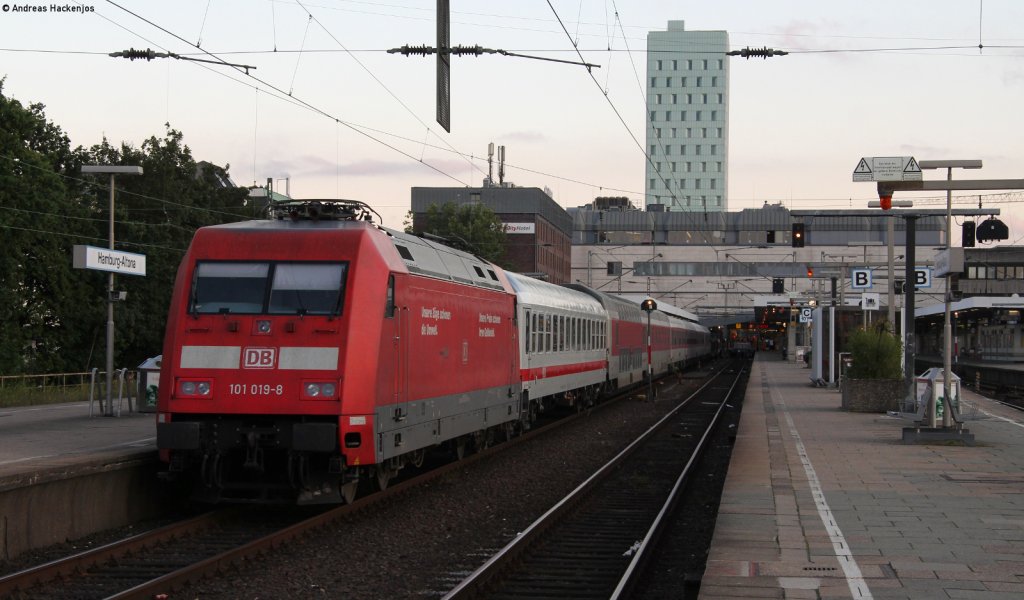 101 019-8 mit dem CNL 1287 (Hamburg Altona-Mnchen Ost) in Hamburg Altona 8.8.12