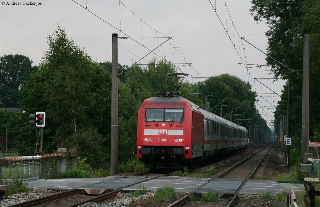 101 065-1 mit dem IC 2130 (Leipzig Hbf-Oldenburg(Oldb))in Heidkrug 17.8.10