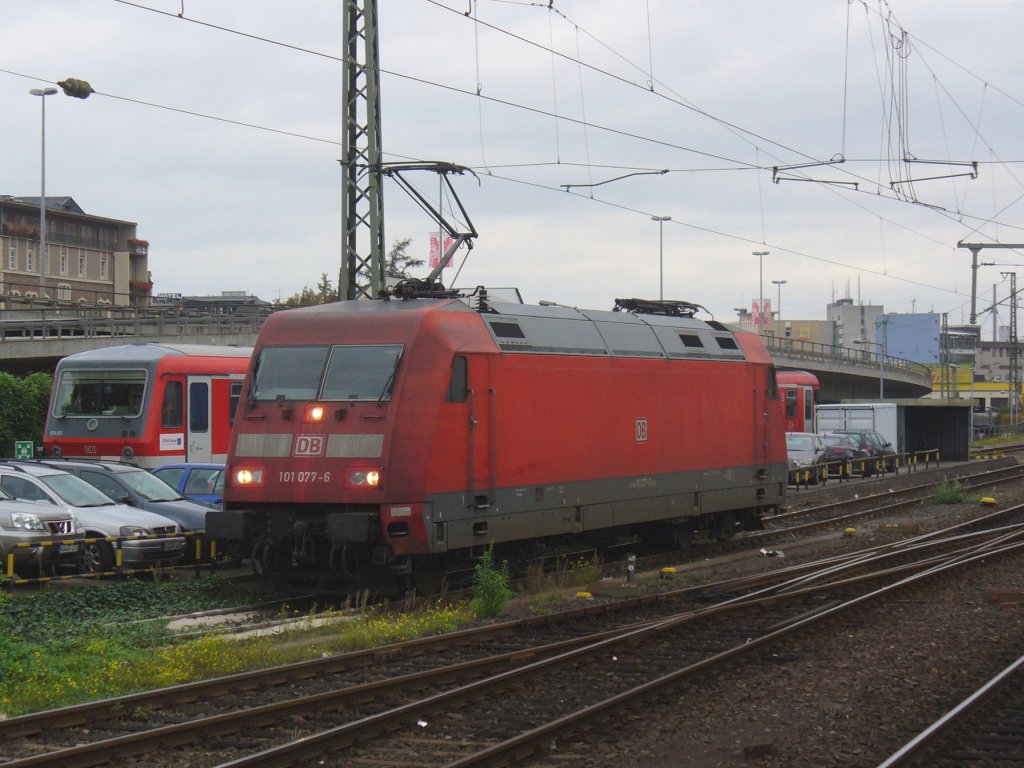 101 077-6 ist am 11.10.2011 in Koblenz