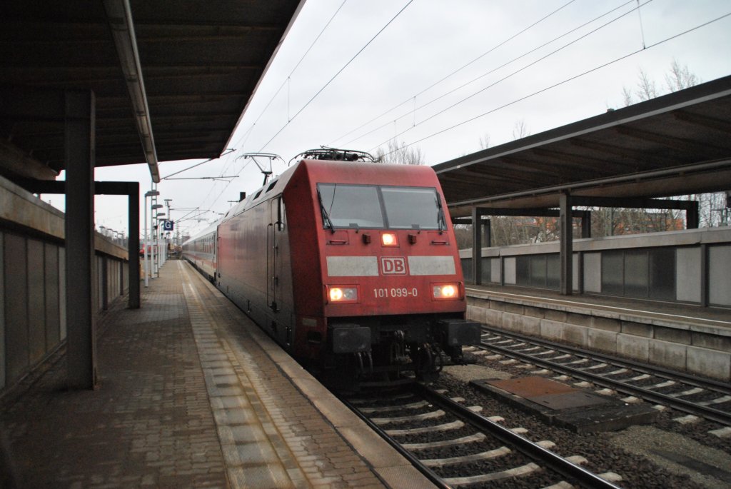 101 099-09, fhrt am 05.02.2011 in Braunschweig HBF ein.