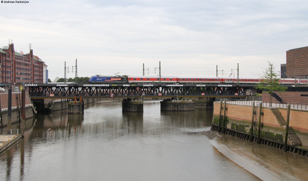  101 100-6  Engeriewende  mit dem AZ 1357 (Narbonne-Hamburg Langenfelde) (?)auf der Oberhafenbrcke 5.8.12