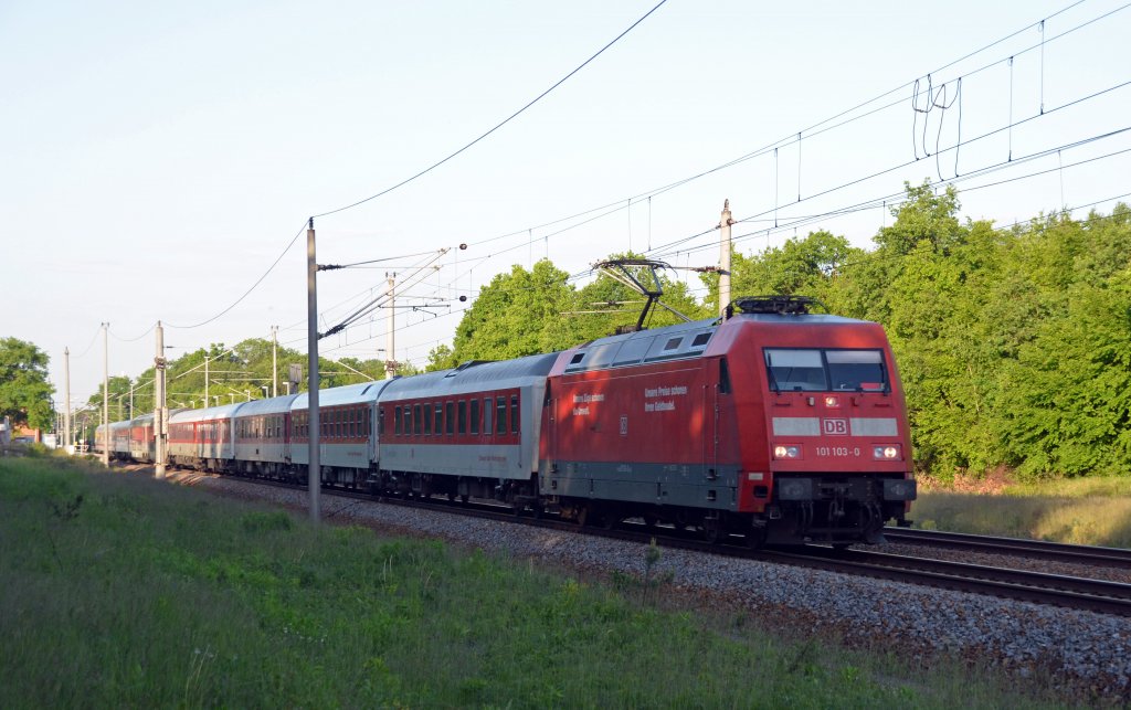 101 103 zog am 20.05.12 den CNL 1259 durch Burgkemnitz Richtung Wittenberg.