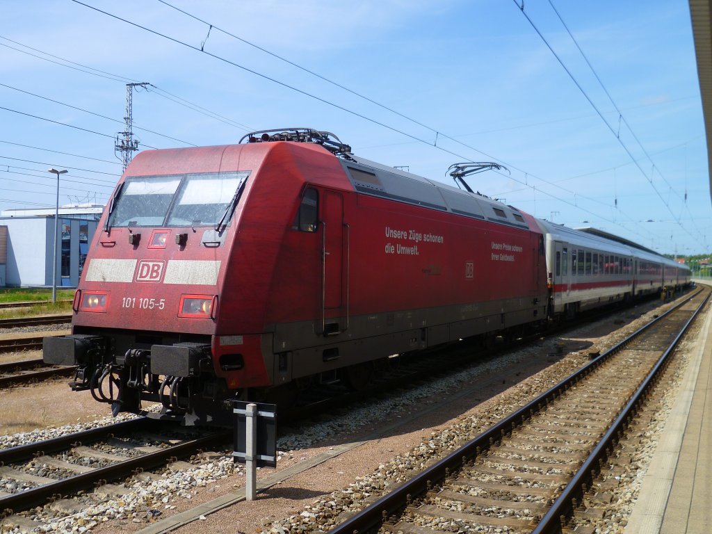  101 105-5 steht am 17.07.13 mit einem IC im Rostock Hbf.