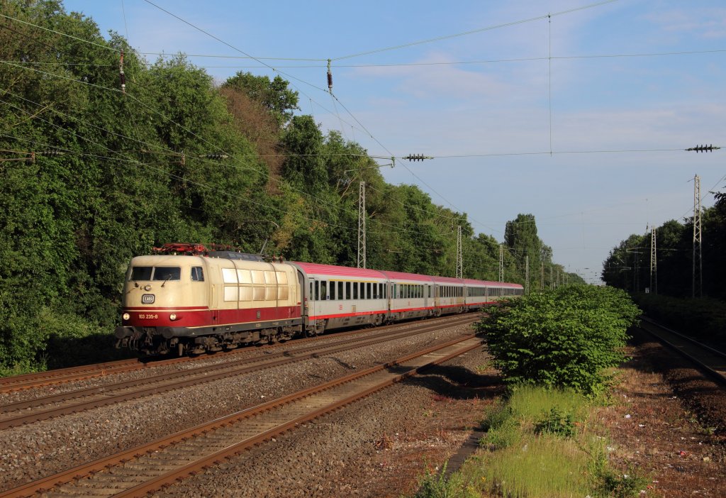 103 235-8 mit dem IC 118 (Salzburg Hbf - Mnster Hbf) in Dsseldorf-Garath am 21.06.13