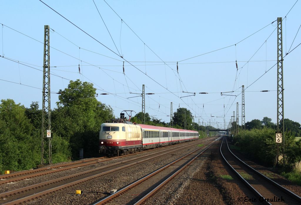 103 235 am 06.07.2013 in Duisburg Rahm mit dem IC118.