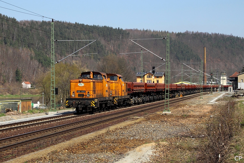 106 003 und 106 008 der ITL durchfahren Knigstein am 8.4.2010.