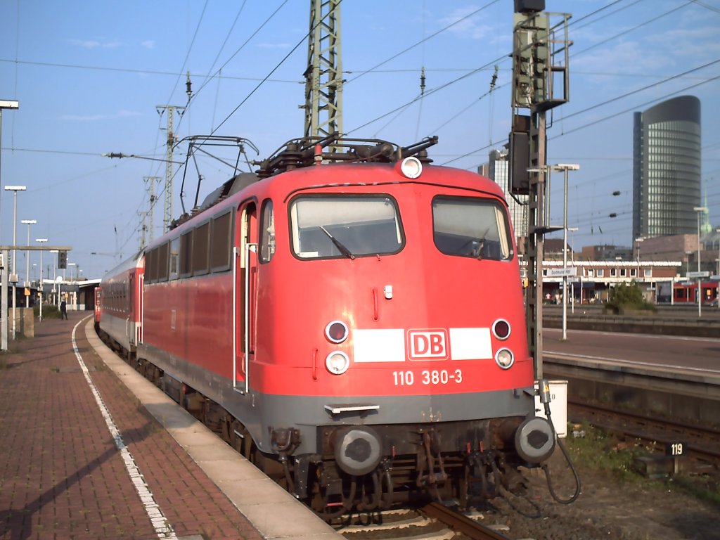 110 380 steht am abend des 12.5.2006 mit einem NZ abfahrberit in dortmund gl.18