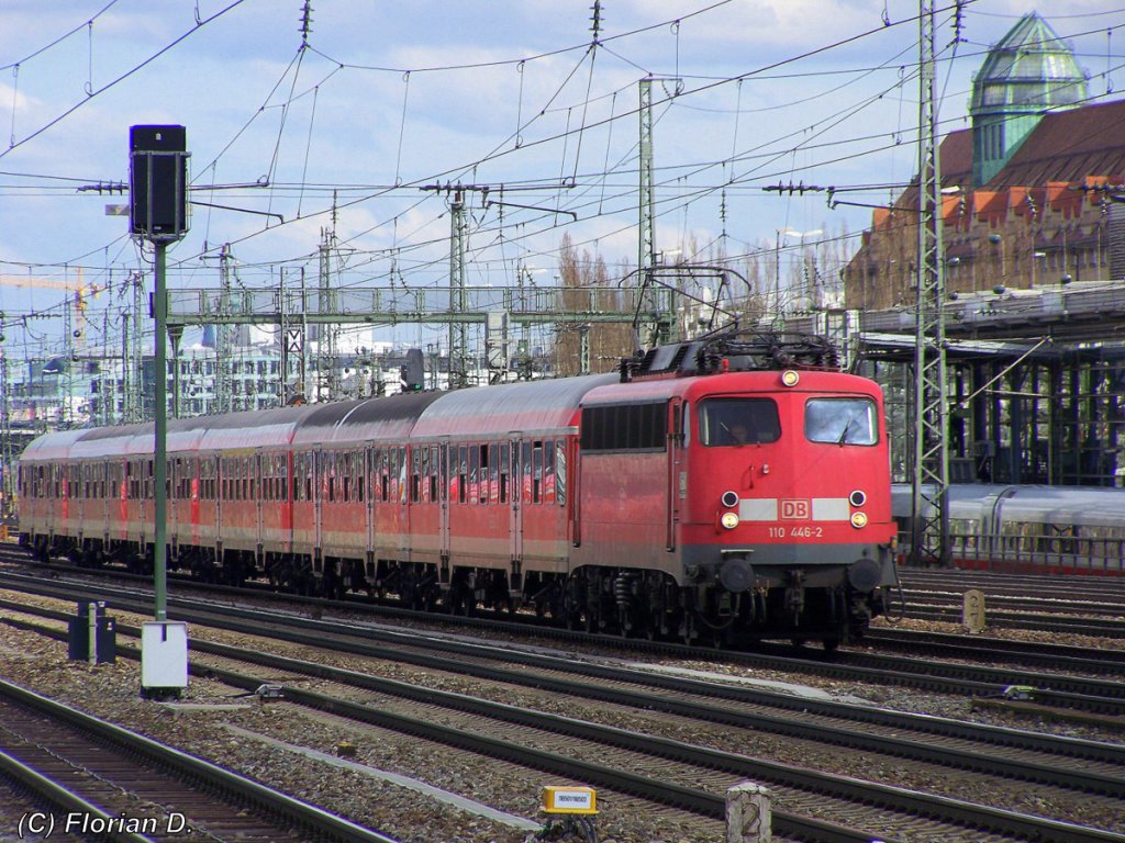 110 446-2 ist ebenfalls als Stuttgarter Maschine in Mnchen unterwegs.
Hier am RE in Richtung Mittenwald unterwegs bei der durchfahrt von Mnchen-Hirschgarten. 29.03.2010