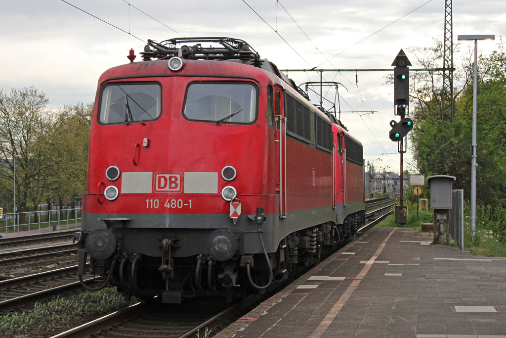 110 480 am 29.4.12 in Duisburg-Rheinhausen Ost.