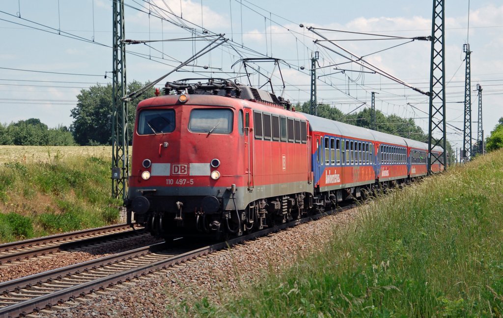 110 497 zog am 05.06.11 den Kirchentagssonderzug Dresden - Stuttgart durch Wurzen Richtung Leipzig.