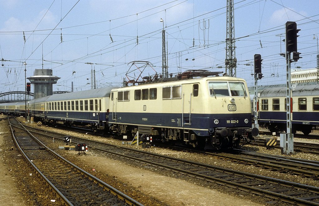  111 022  Mnchen Hbf  11.07.81