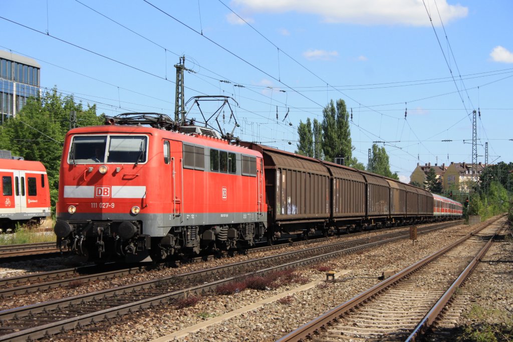 111 027 mit einem GmP am 31.07.2010 am Heimeranplatz. 