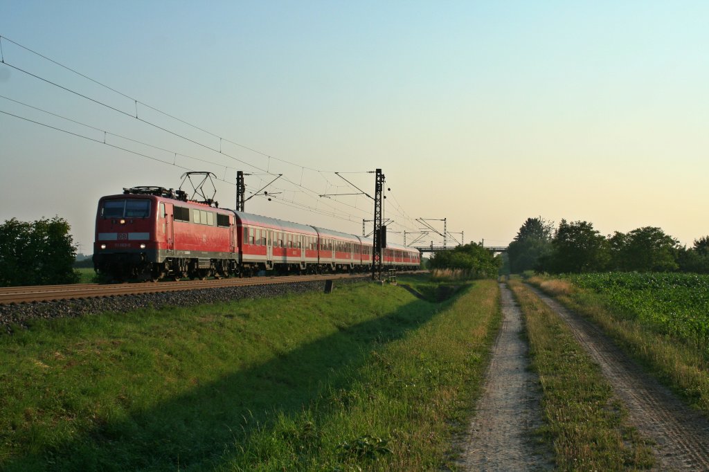 111 060-0 mit der RB 26547 von Offenburg nach Basel Bad. Bf am Morgen des 08.07.13 bei Hgelheim.