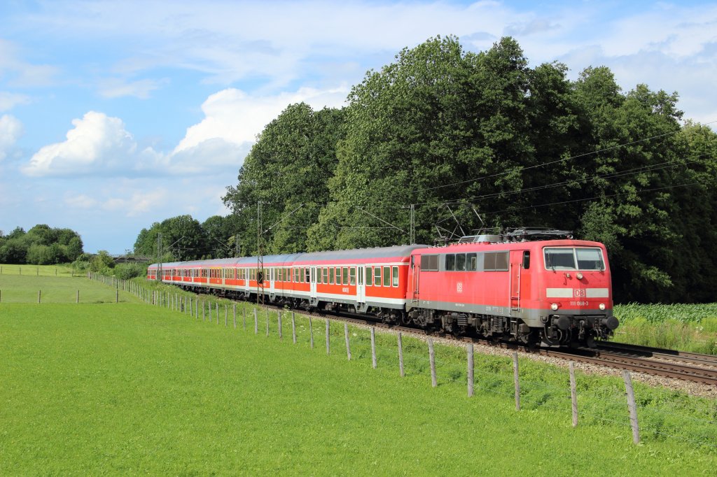 111 068-4 mit einem Regionalexpress in Grokarolinenfeld am 17.07.2012