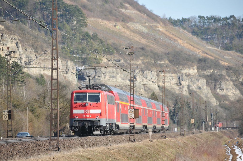 111 200 am 09.03.10 mit RE 4617 Frankfurt-Wrzburg bei Karlstadt/Main