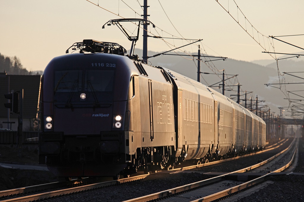 1116 232 mit RJ632 bei Niklasdorf am 22.03.2013