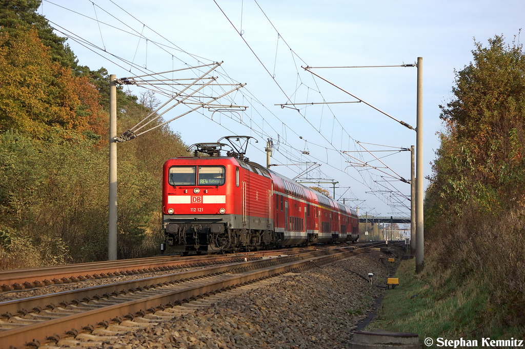 112 121 mit dem RE4 (RE 37332) von Ludwigsfelde nach Rathenow bei Nennhausen. 31.10.2012