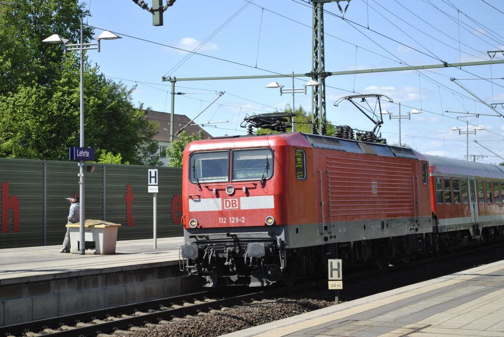 112 129-2, erreicht mit RE aus Hannover Lehrte am 03.05.2011.