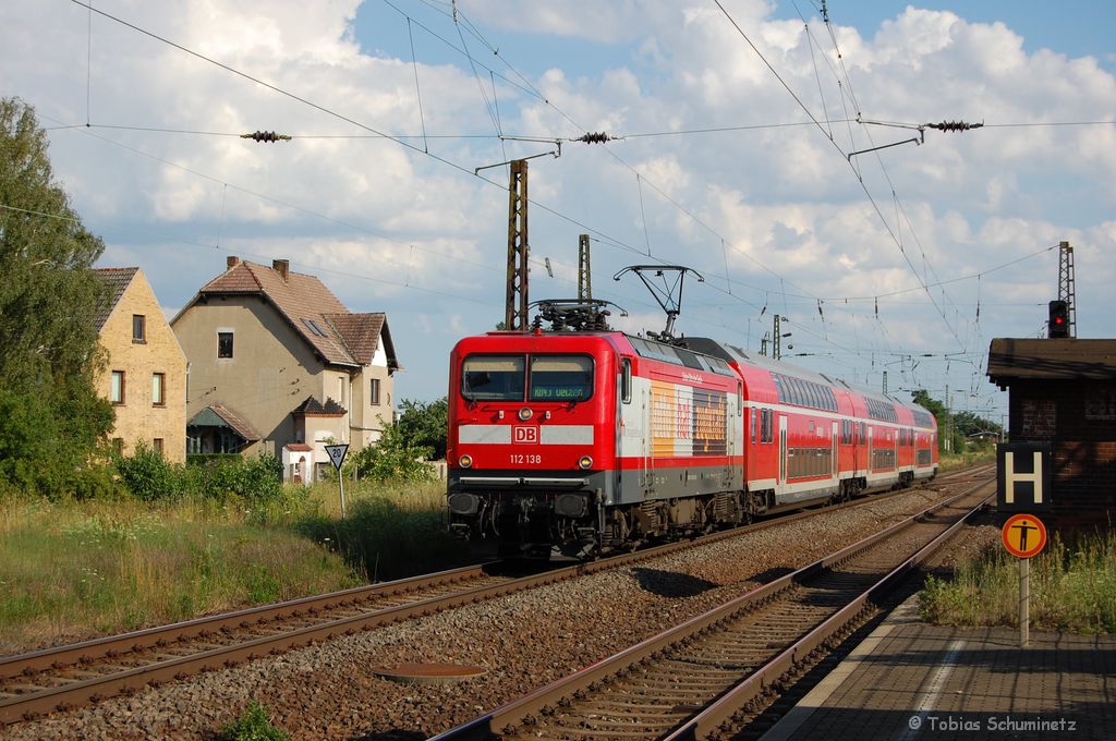 112 138 mit einem Regionalzug am 09.07.2011 in Stumsdorf