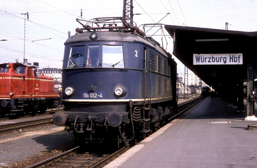  118 012  Wrzburg Hbf  10.05.75