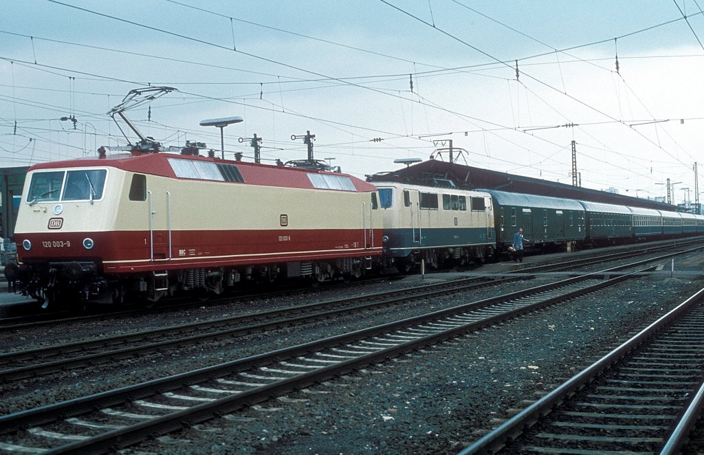  120 003 + 111 061  Regensburg Hbf  29.05.80