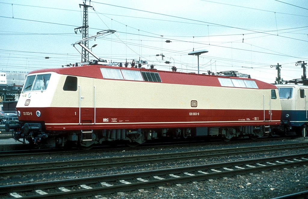  120 003  Regensburg Hbf  29.05.80