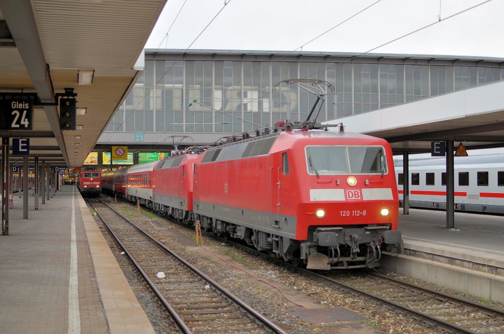 120 112 & 105 am 01.04.10 mit CNL 482 nach Nrnberg (-Kobenhavn) in Mnchen Hbf