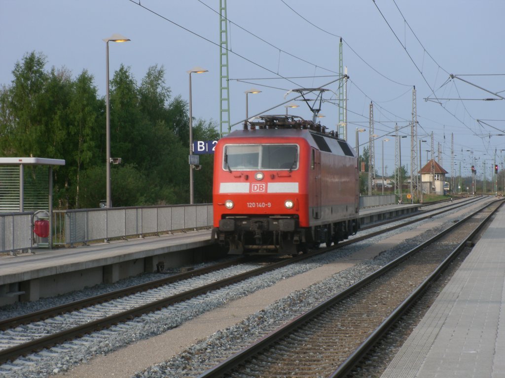 120 140 kam,am 14.Mai 2011,Lz von Stralsund nach Binz,durch Bergen/Rgen.