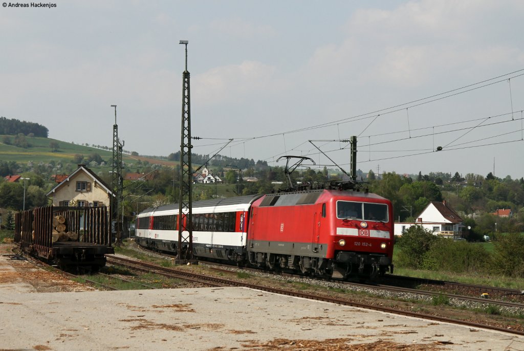 120 152-4 mit dem IC 187 (Stuttgart Hbf-Zrich HB) in Welschingen 21.4.11