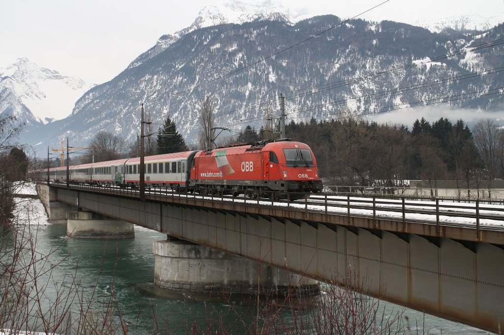 1216 011-7 fhrt am 19.1.2012 mit DB/BB Eurocity ber die Innbrcke bei Brixlegg Richtung Mnchen