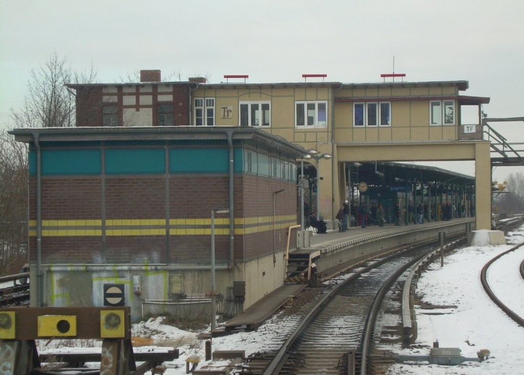 13.1.2009. Berlin Tempelhof. Stw Tf aus dem Zug heraus fotografiert.