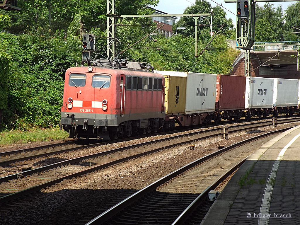 139 285-1 zog einen intermodal am 31.07.13 durch harburg