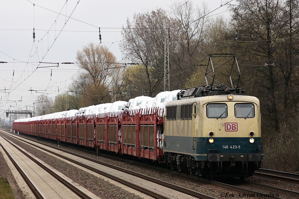 140 423 am 1.4.11 in Dedensen/Gmmer mit Autos gen Emden.