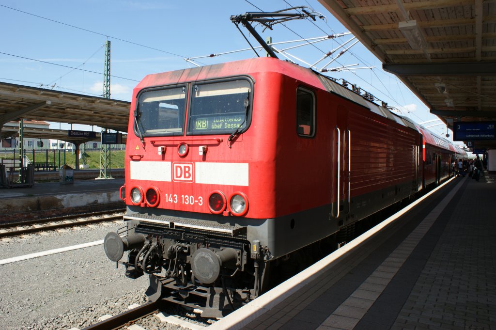 143 130-3 mit RB 26112 aus Leipzig nach Lutherstadt Wittenberg im Bahnhof Dessau 01.05.2011