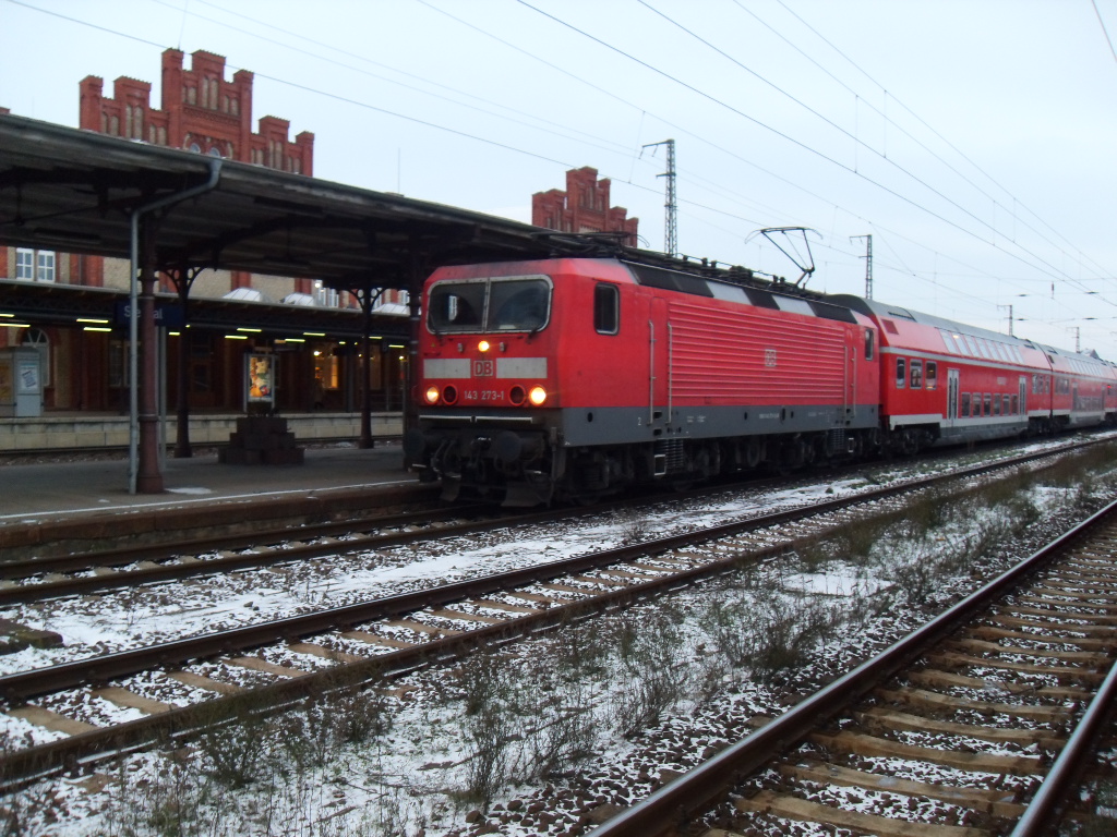 143 273 mit einem RE in Stendal.