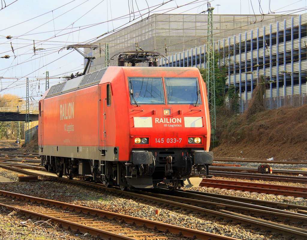 145 033-7 von Railion rangiert in Aachen-West bei Sonnenschein am 18.3.2012. 