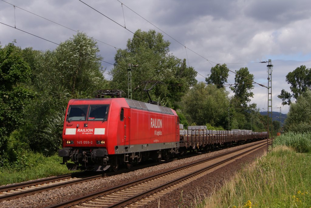 145 059-2 mit einem Stahlbrammenzug in Unkel am 18.06.2011