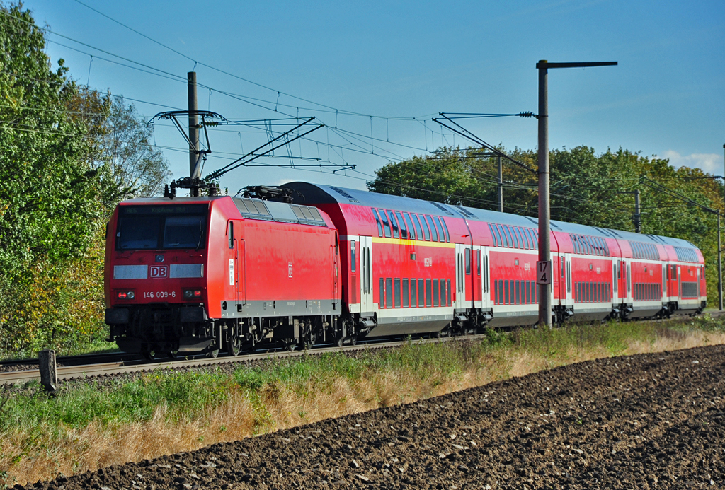 146 009-6 schiebt 5 Dostos von Brhl nach Bonn - 21.10.2010