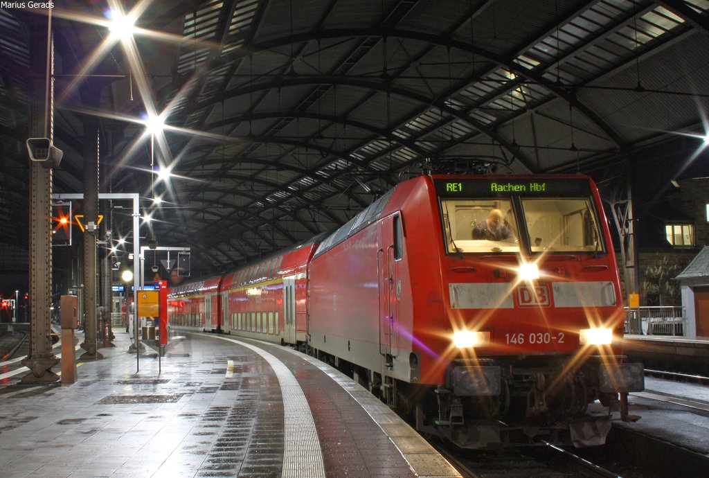 146 030 mit dem RE10133 nach Hamm bei der Bereitstellung in Aachen Hbf 30.12.09