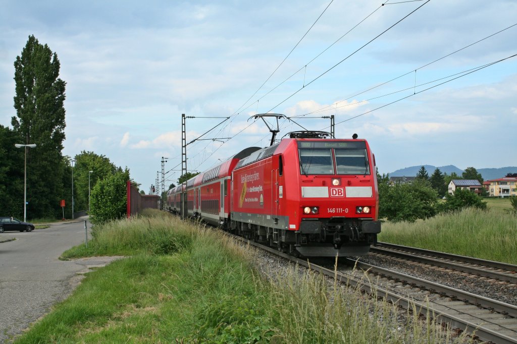 146 111-0 mit einem RE nach Basel SBB am 12.06.13 sdlich von Bad Krozingen.