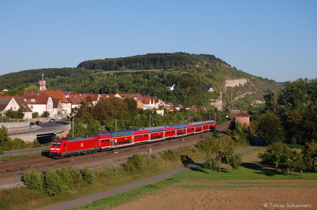 146 246 am 20.08.2011 mit einem Regional-Express in Retzbach-Zellingen