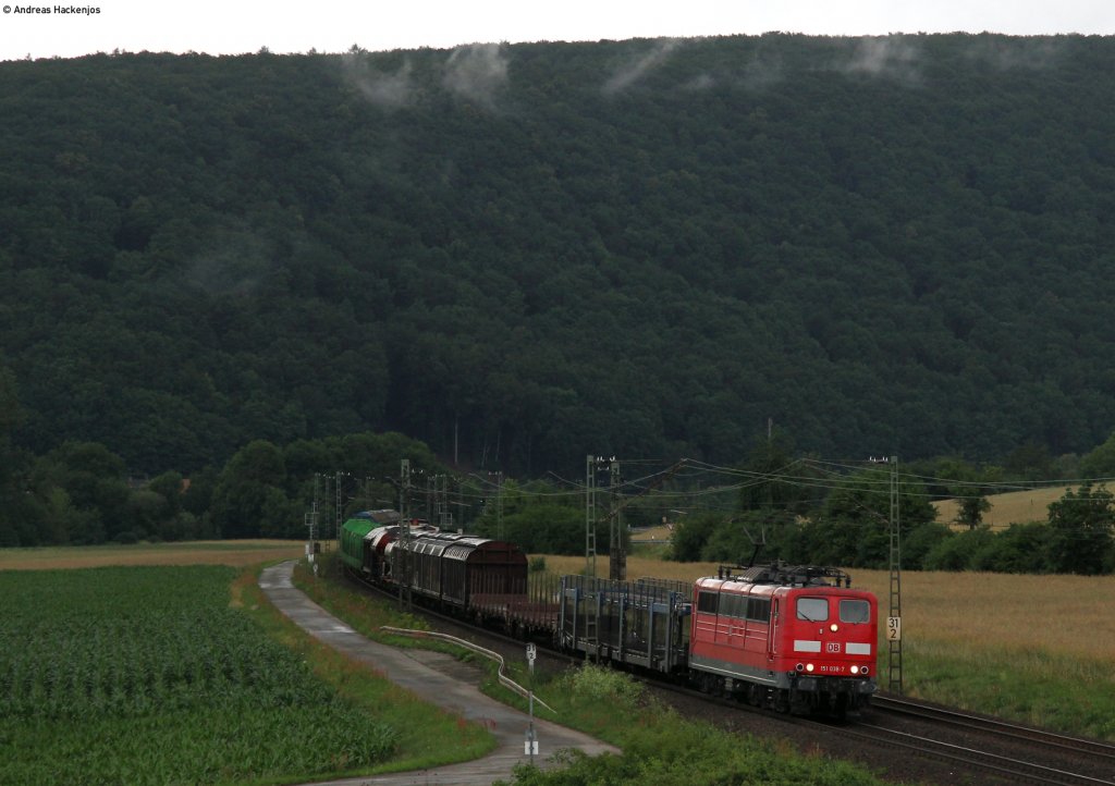 151 038-7 mit einem gemischten Gterzug bei Wernfeld 22.6.11