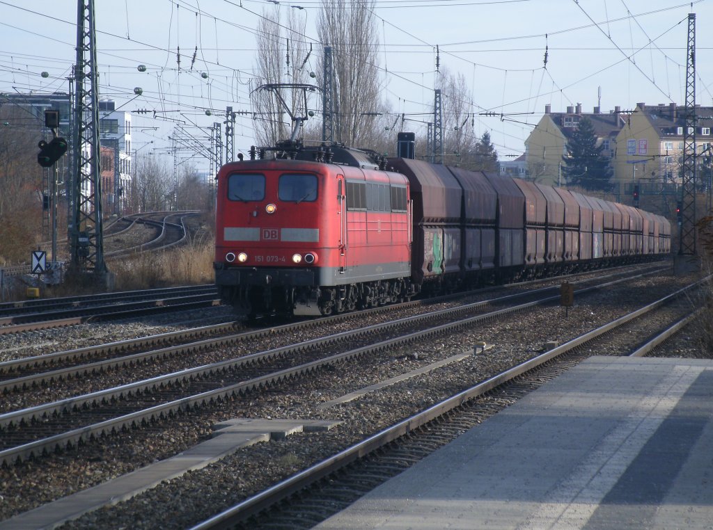 151 073-4 Aufgenommen am 10. februar am S-Bhf heimeranplatz in mnchen nahe dem hauptbahnhof mit leeren Kolewagenzug.