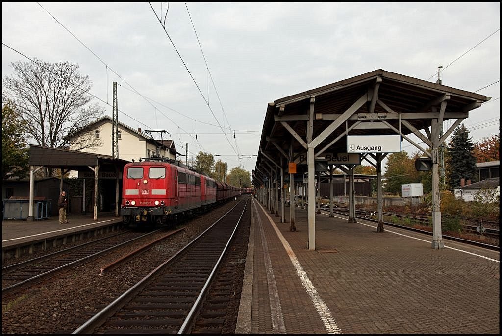 #151 103 (9180 6151 103-6 D-DB) und 151 166 (?) durchfahren mit einem Erzzug von Rotterdam nach Dillingen Bonn-Beuel. (24.10.2009)